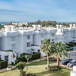 Andalusian Elegance In El Paraiso With 360 Views Over Sea And Mountains Appartement Estepona
